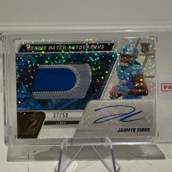 Panini Other - 2023 Jahmyr Gibbs /50 Panini Zenith White Sparkle Autograph. Panini sealed